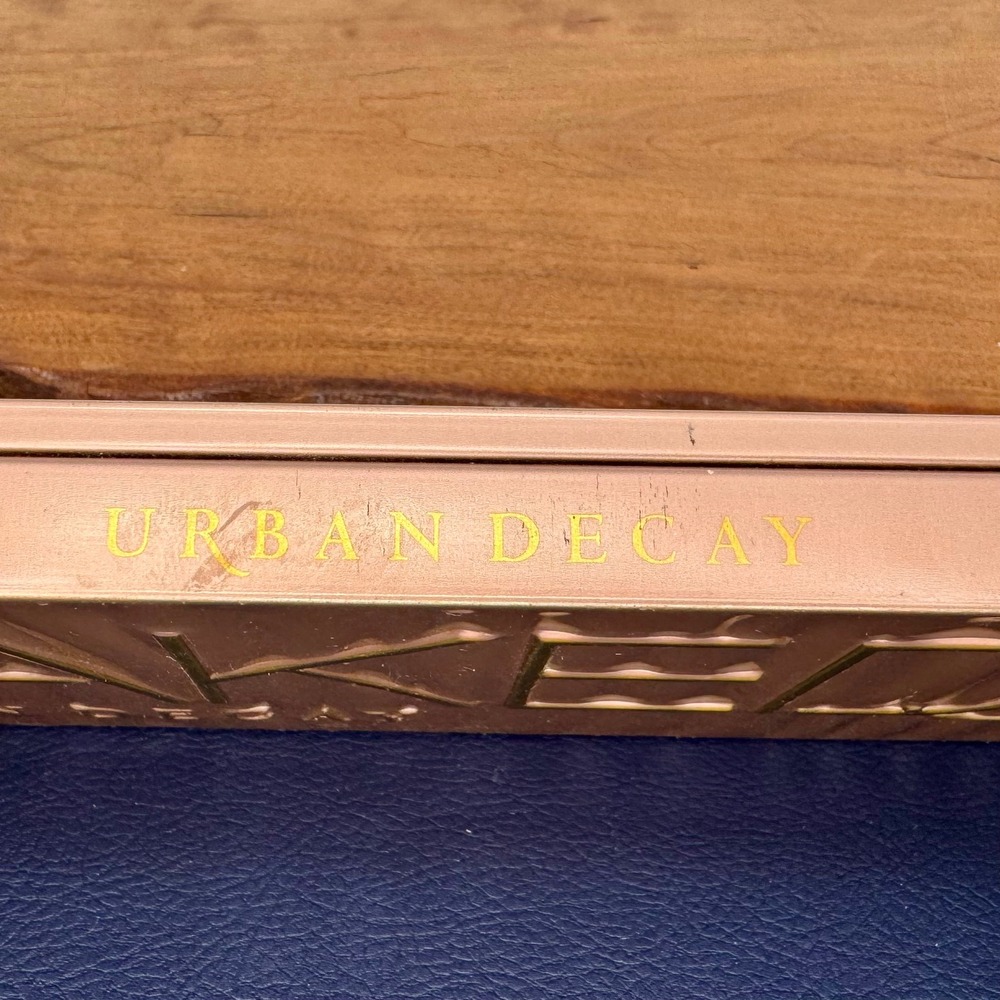 Urban Decay Naked3 Eyeshadow Palette 12 Rose Gold Neutral Shades Tin Case Brush - Picture 6 of 8